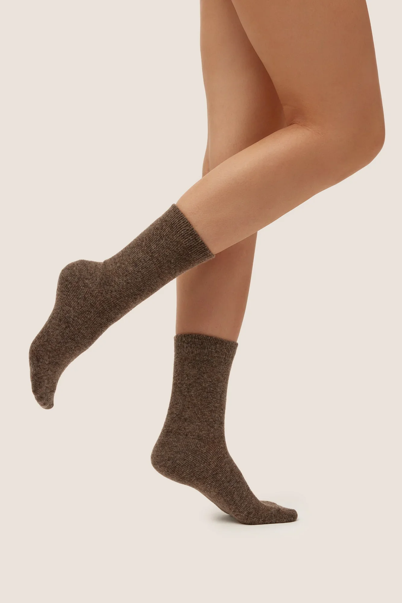 Skarpetki Damskie z Wełną Merino Gabriella GB006 Prążkowane Ciepłe Coffee Melange.webp